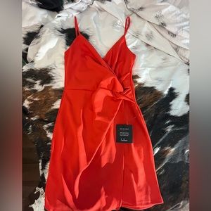 Red Orange / Deep Coral size Medium Lulus dress tags on never worn
